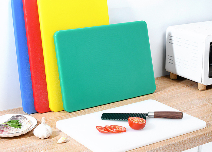 What is the difference between polyethylene and polypropylene cutting boards?