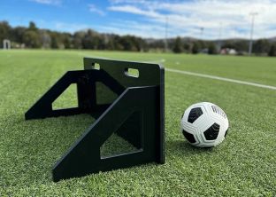 Soccer rebound board with adjustable angle